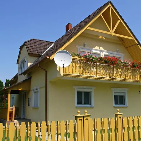 Familia Nyaralo 163 Balatonmáriafürdő